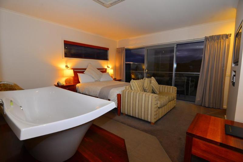 Отель Captain S At The Bay