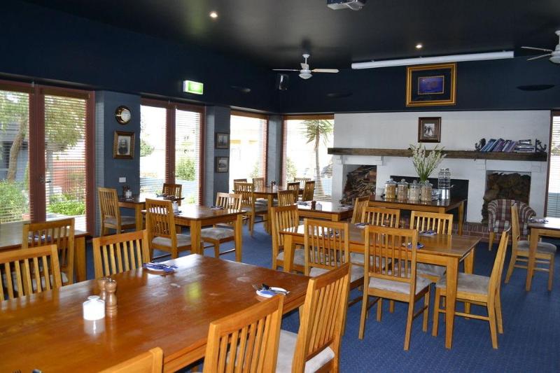 Отель Captain S At The Bay