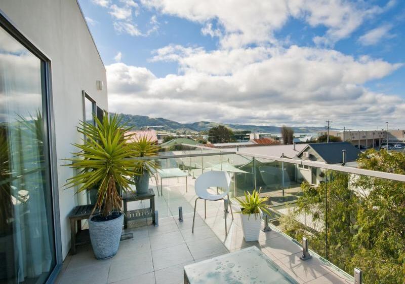 Отель Captain S At The Bay