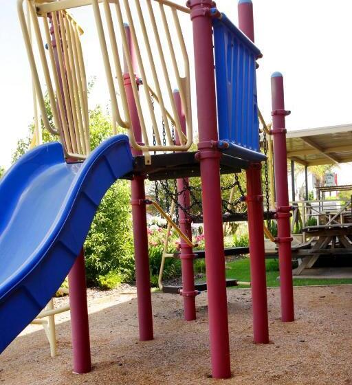 בית מלון כפרי Cattlemans Country Motor Inn & Serviced Apartments