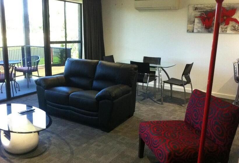 هتل Cattlemans Country Motor Inn & Serviced Apartments