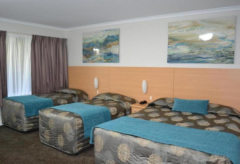 בית מלון כפרי Cattlemans Country Motor Inn & Serviced Apartments