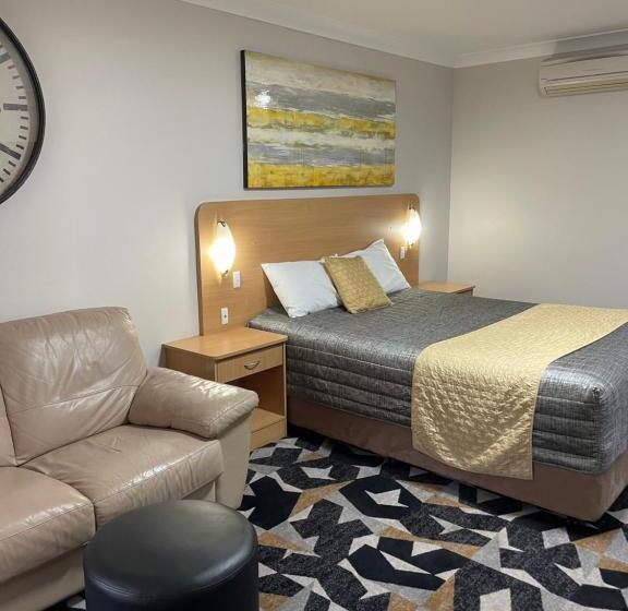 هتل Cattlemans Country Motor Inn & Serviced Apartments