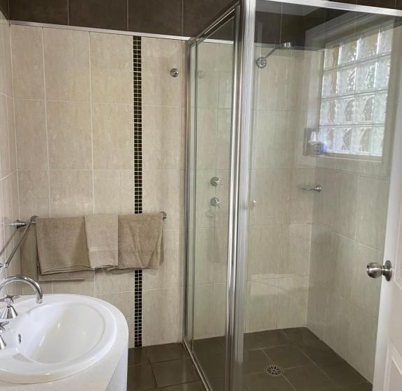 בית מלון כפרי Cattlemans Country Motor Inn & Serviced Apartments