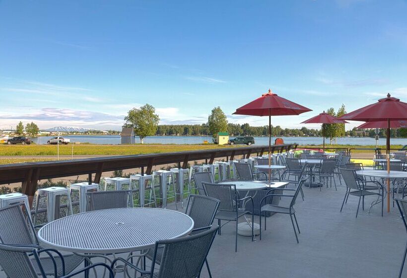 فندق Coast Inn At Lake Hood