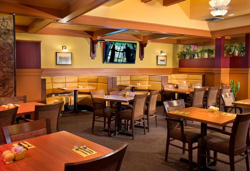 فندق Coast Inn At Lake Hood