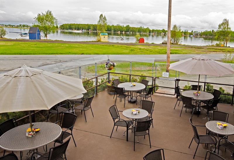 فندق Coast Inn At Lake Hood