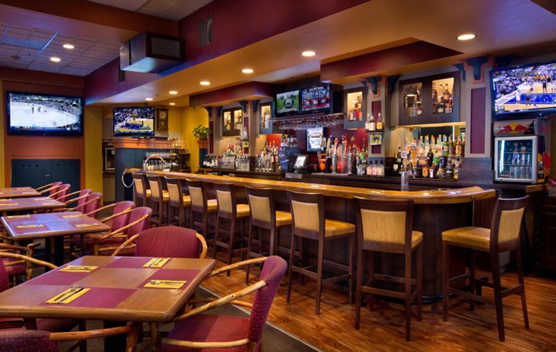 فندق Coast Inn At Lake Hood