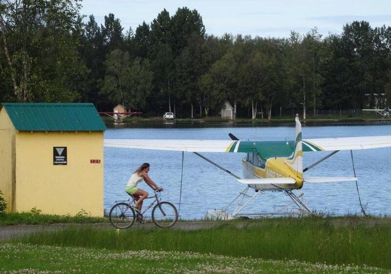 فندق Coast Inn At Lake Hood