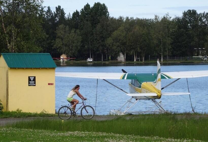 فندق Coast Inn At Lake Hood