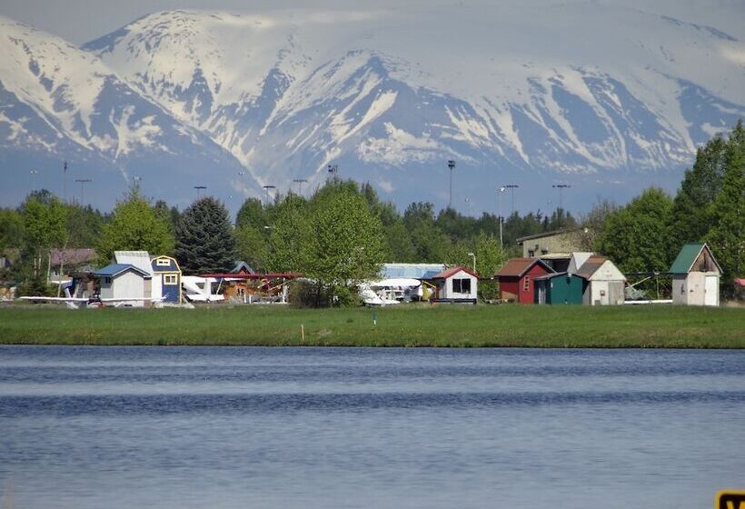 فندق Coast Inn At Lake Hood