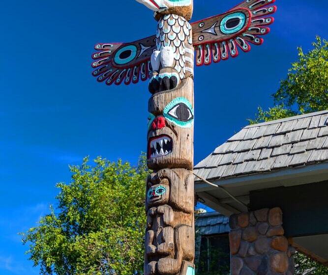 فندق Coast Inn At Lake Hood