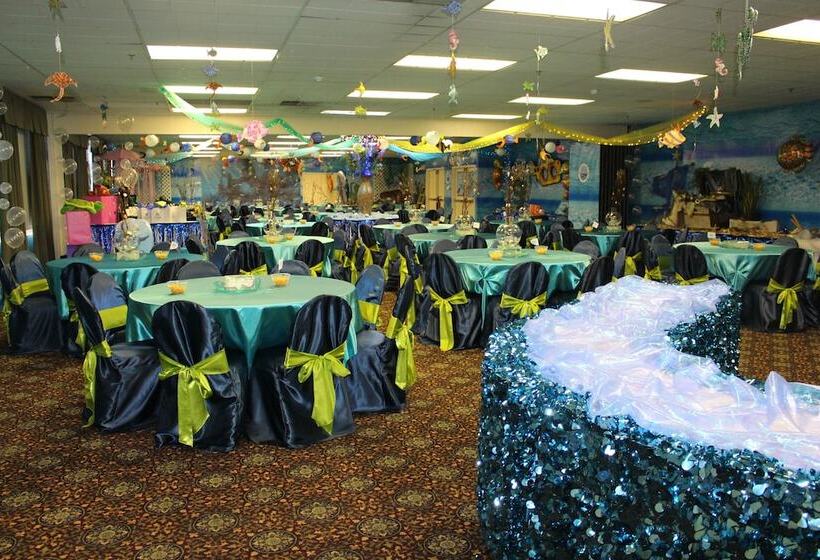 فندق Coast Inn At Lake Hood