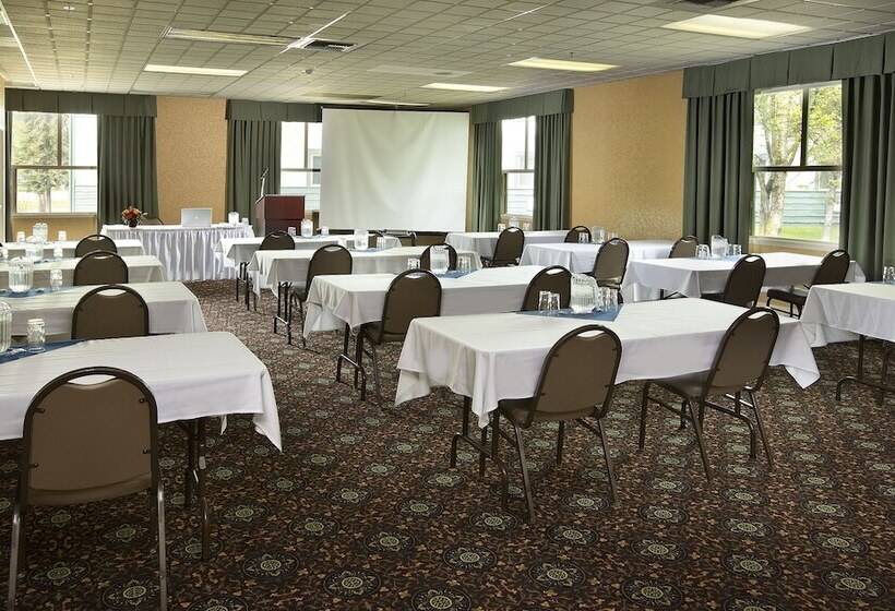 فندق Coast Inn At Lake Hood