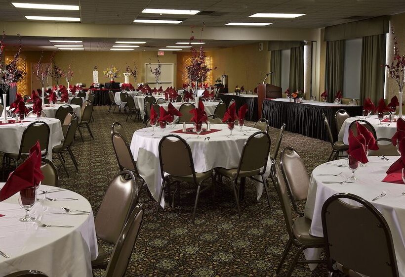 فندق Coast Inn At Lake Hood