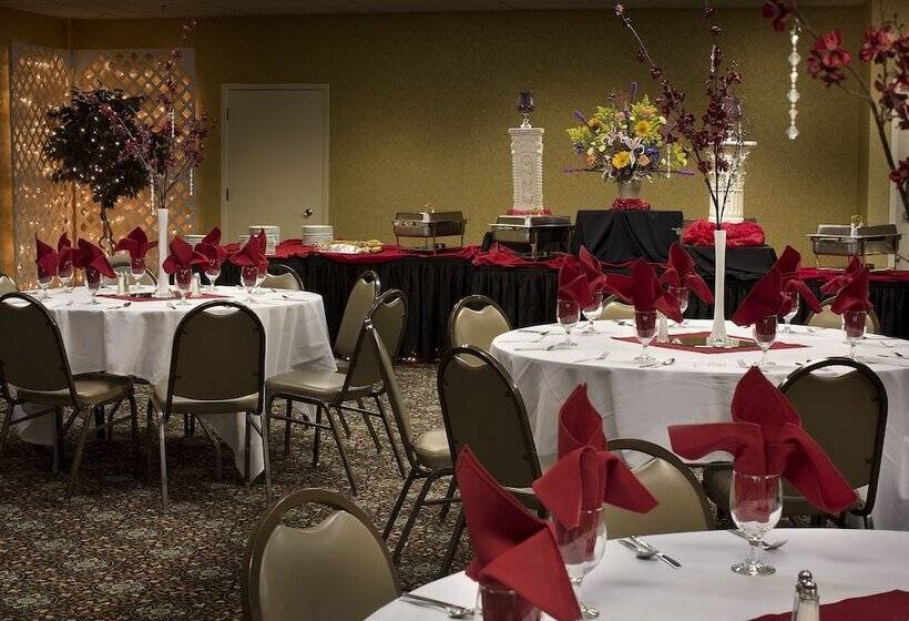 فندق Coast Inn At Lake Hood