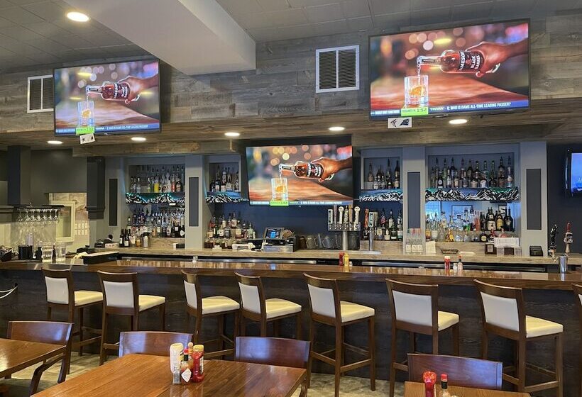 فندق Coast Inn At Lake Hood