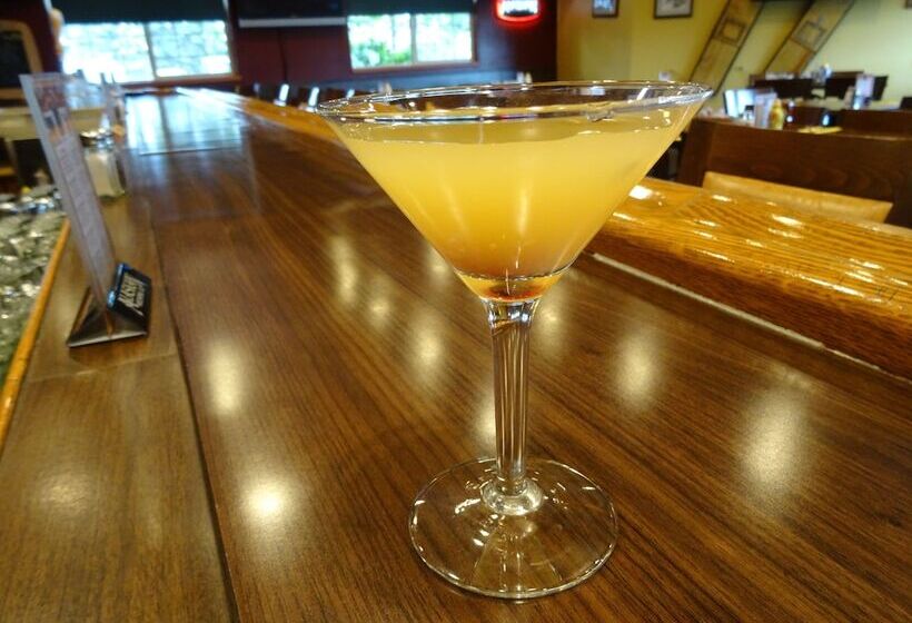 فندق Coast Inn At Lake Hood