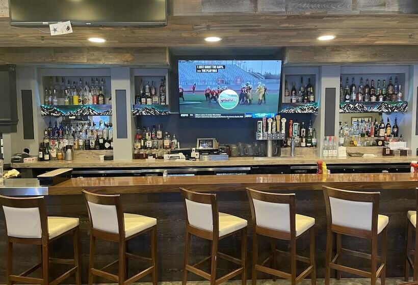 فندق Coast Inn At Lake Hood