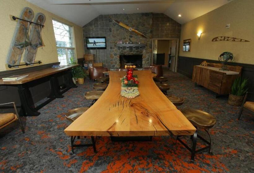 فندق Coast Inn At Lake Hood