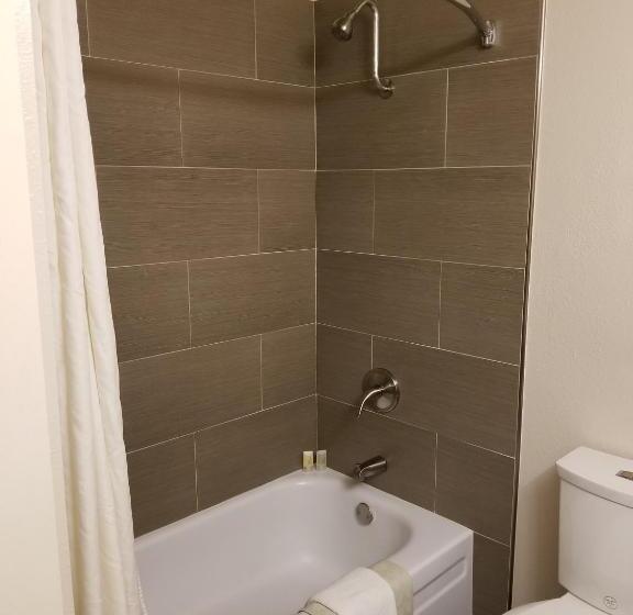 فندق Coast Inn At Lake Hood