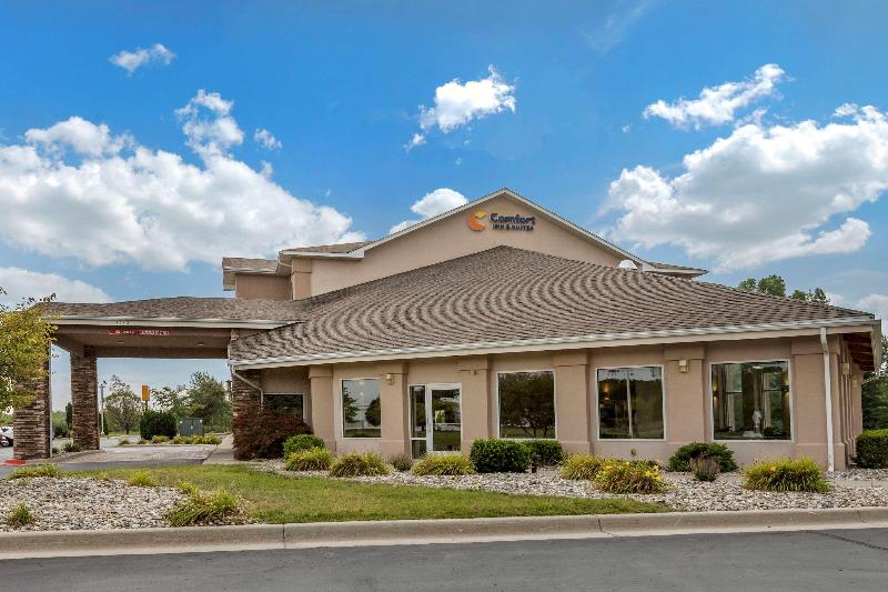 בית מלון כפרי Comfort Inn & Suites Dimondale   Lansing