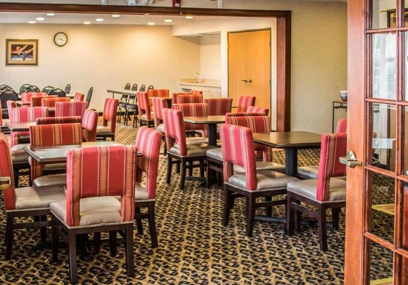 בית מלון כפרי Comfort Inn & Suites Dimondale   Lansing