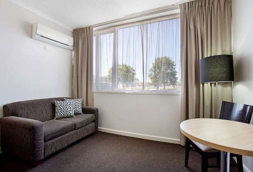 בית מלון כפרי Comfort Inn Capital Horsham
