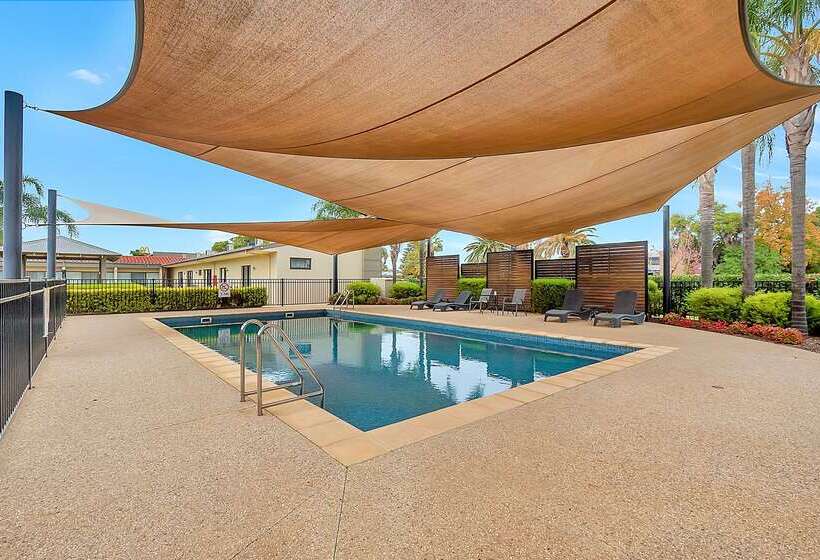 בית מלון כפרי Comfort Inn Deakin Palms