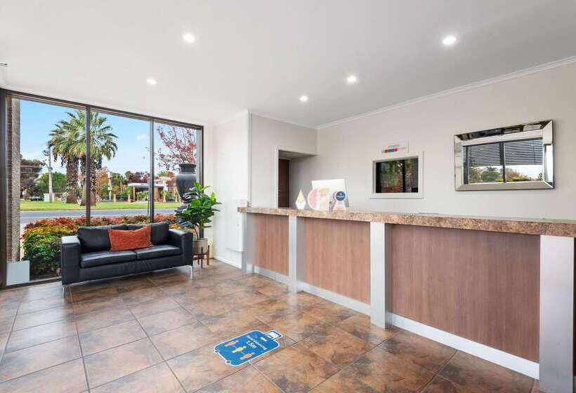 בית מלון כפרי Comfort Inn Deakin Palms