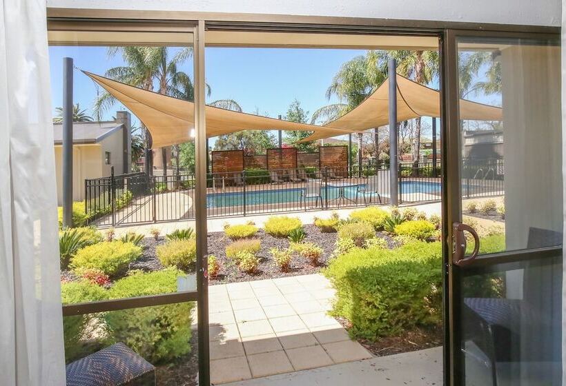 בית מלון כפרי Comfort Inn Deakin Palms