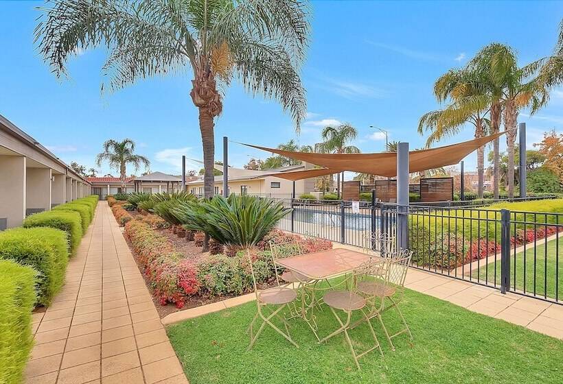 בית מלון כפרי Comfort Inn Deakin Palms