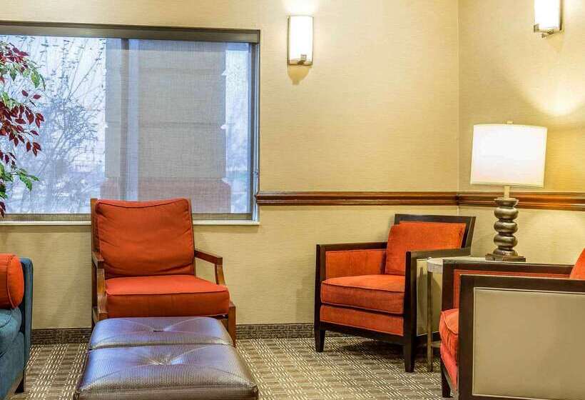 هتل Comfort Inn & Suites East Moline Near I 80