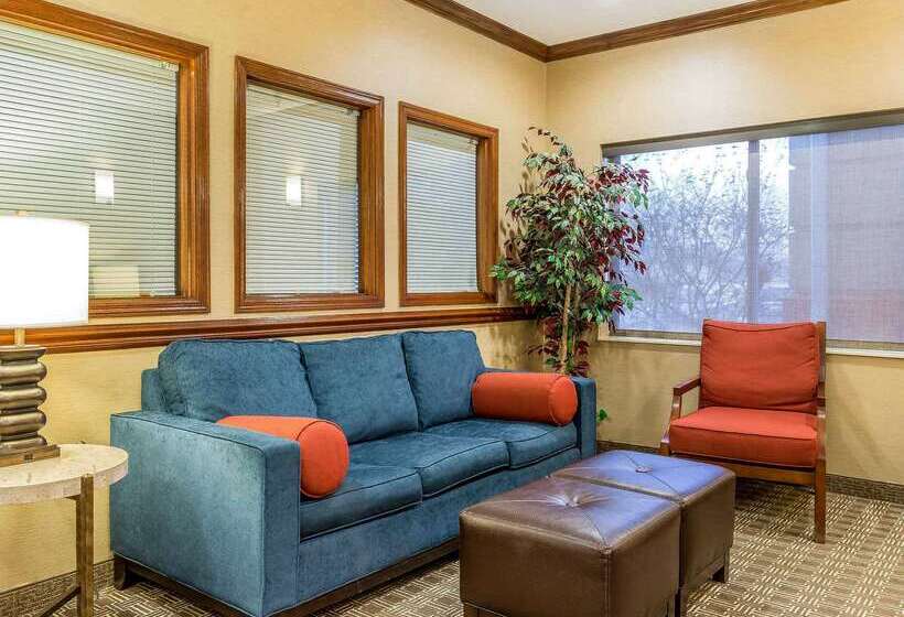 Отель Comfort Inn & Suites East Moline Near I 80