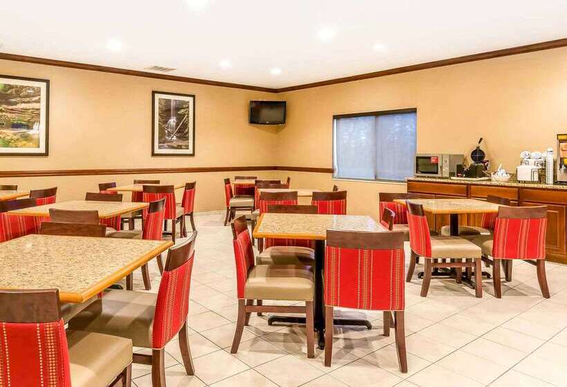 هتل Comfort Inn & Suites East Moline Near I 80