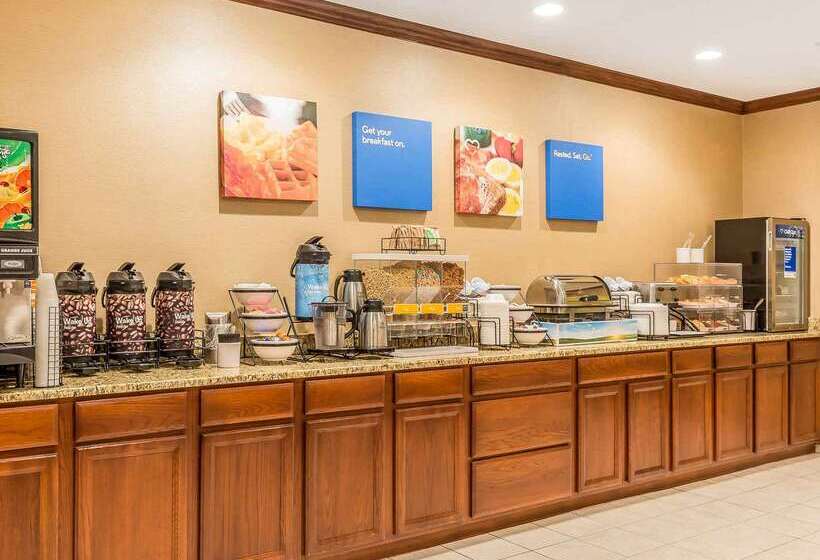 Отель Comfort Inn & Suites East Moline Near I 80