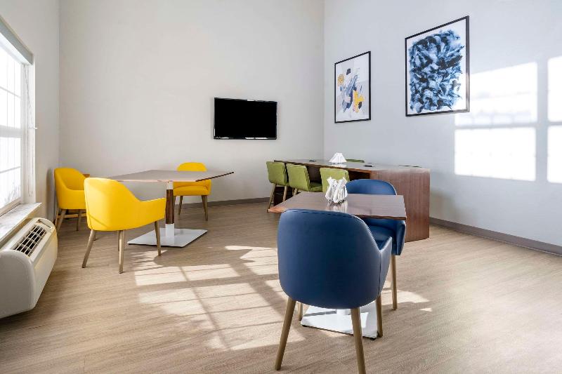 בית מלון כפרי Comfort Inn & Suites