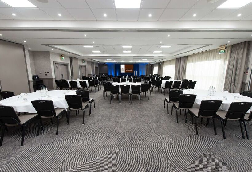 ホテル Doubletree By Hilton  Edinburgh Airport