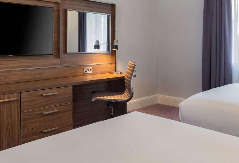 ホテル Doubletree By Hilton  Edinburgh Airport