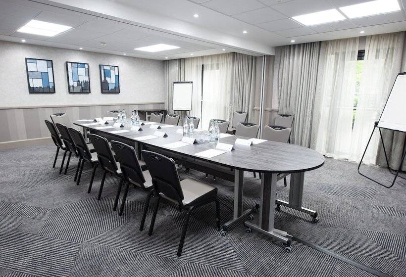 ホテル Doubletree By Hilton  Edinburgh Airport