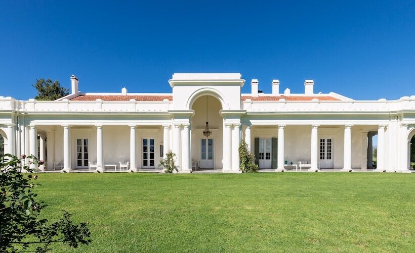 هتل Estancia La Paz