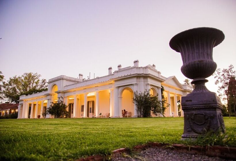 هتل Estancia La Paz