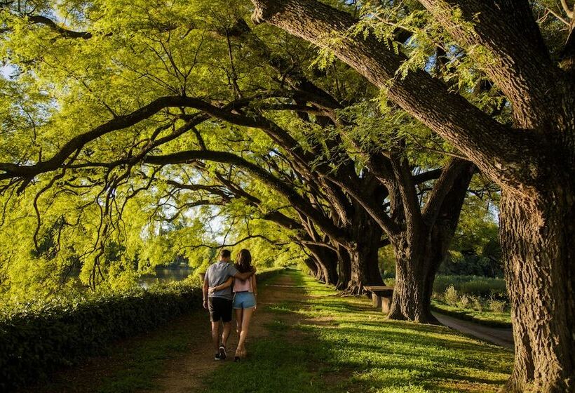 هتل Estancia La Paz