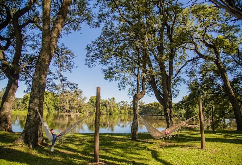 هتل Estancia La Paz