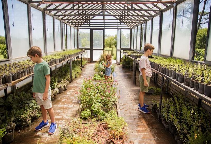 هتل Estancia La Paz