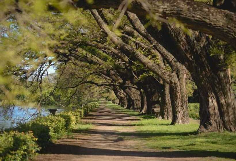 هتل Estancia La Paz