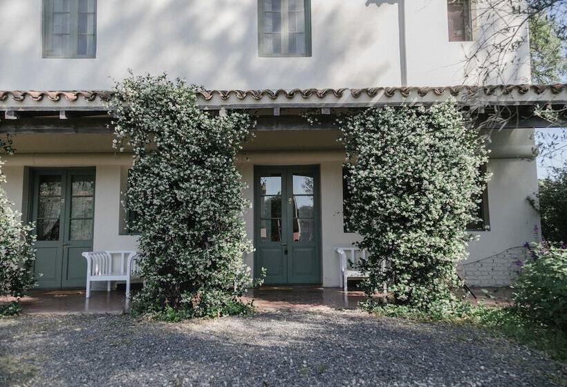 هتل Estancia La Paz