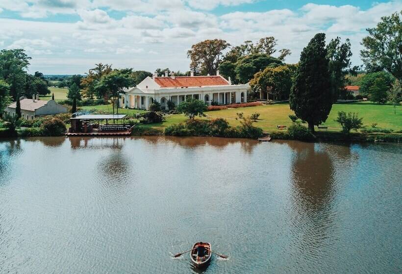 هتل Estancia La Paz