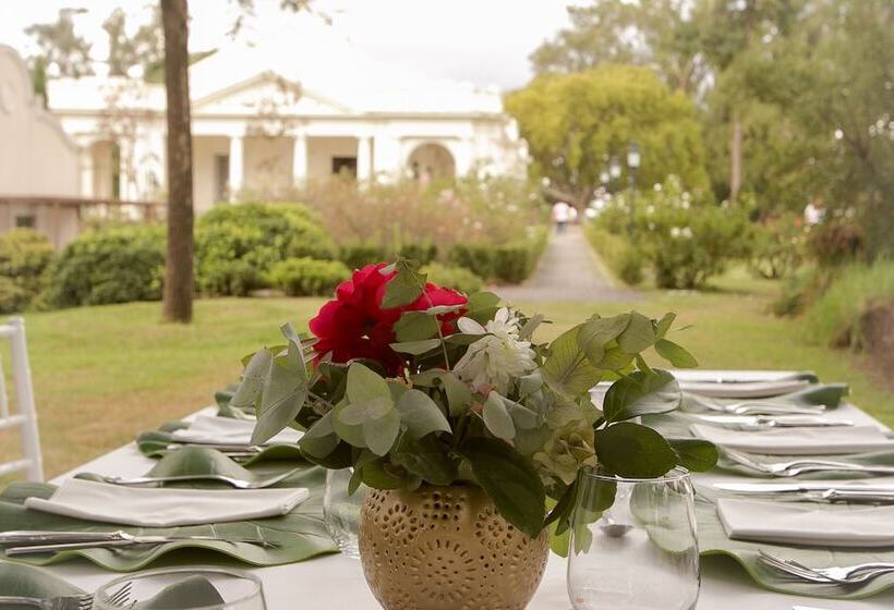 هتل Estancia La Paz