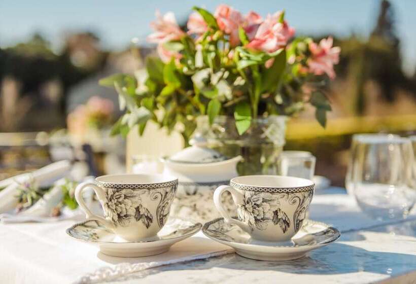 هتل Estancia La Paz